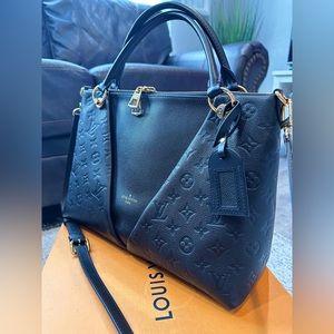 V Tote Monogram Empreinte Leather MM LV